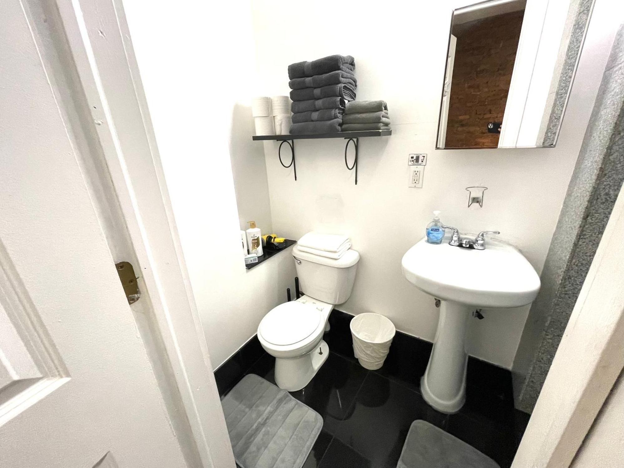 Nestel Nest 1 Bedroom Apartment *